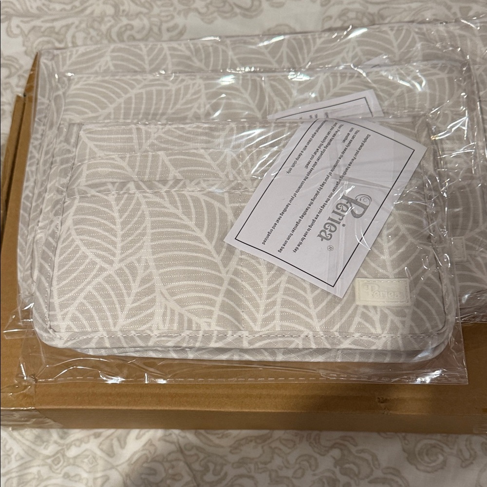 Periea set of 3 Purse Organizers Grey Leaves Brand New - Picture 2 of 7